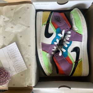 Air Jordan 1 Mid ‘Lightbulb’